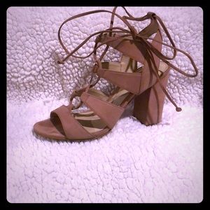 Vince Camuto lace up